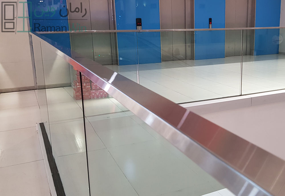 نرده شیشه ای به همراه هندریل